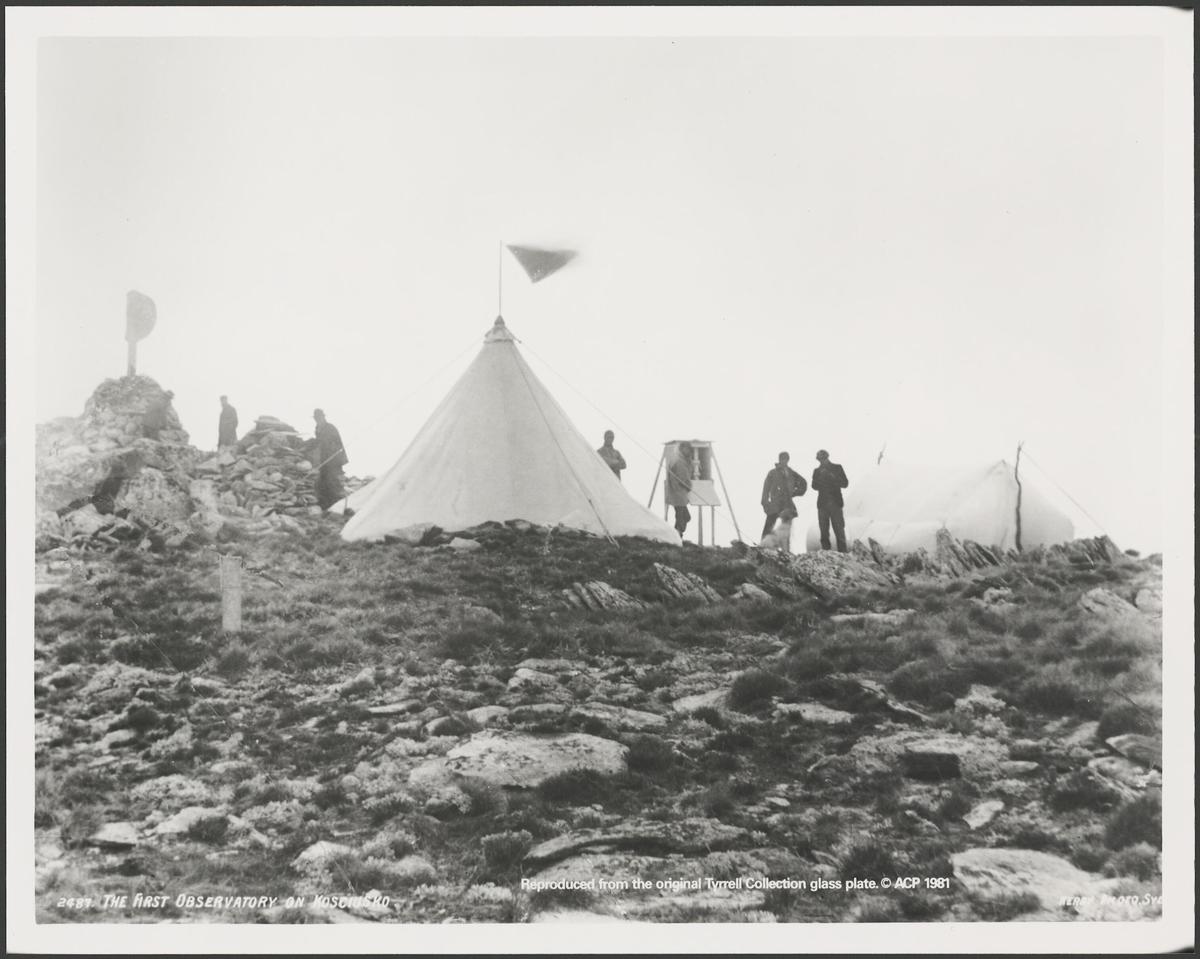 The first observatory on Kosciuszko, Snowy Mountains, New South Wales, ca. 1897 / Charles Kerry